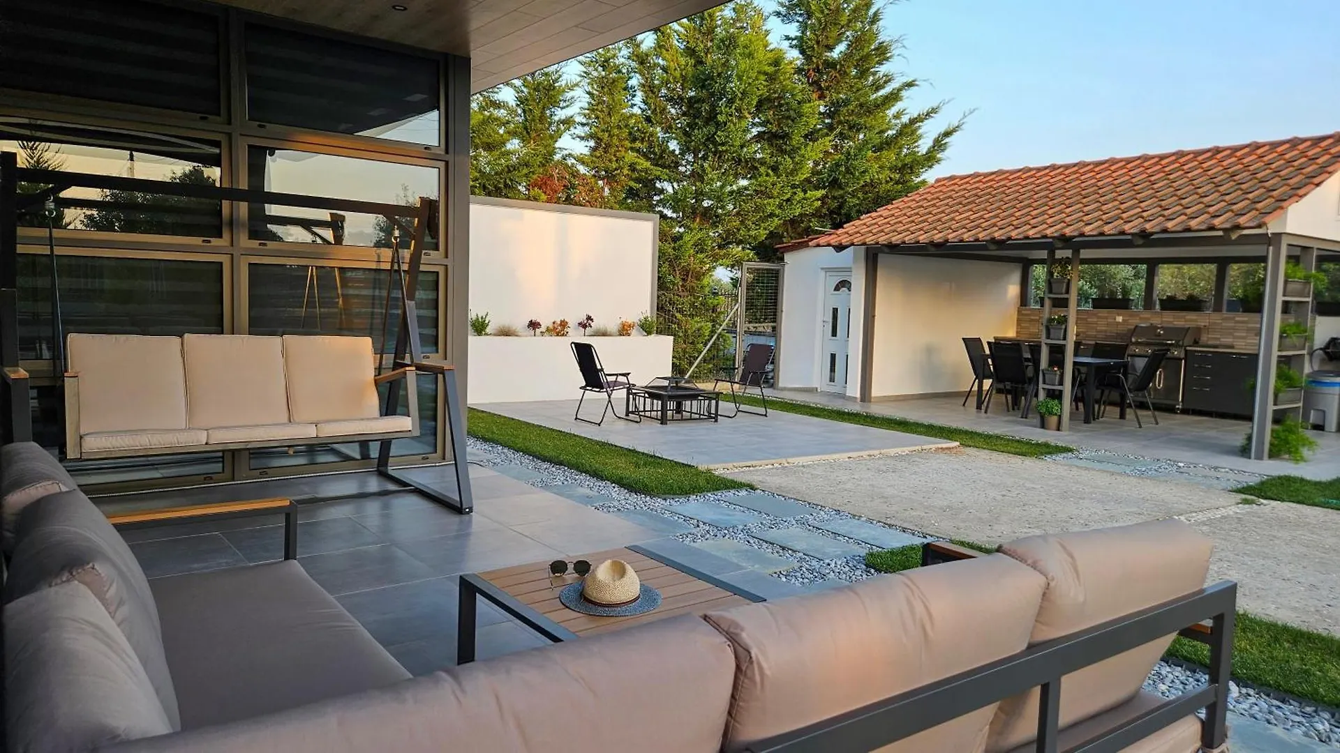 Modern Steel & Glass Smart House With Home Cinema Nea Plagia 0*,
