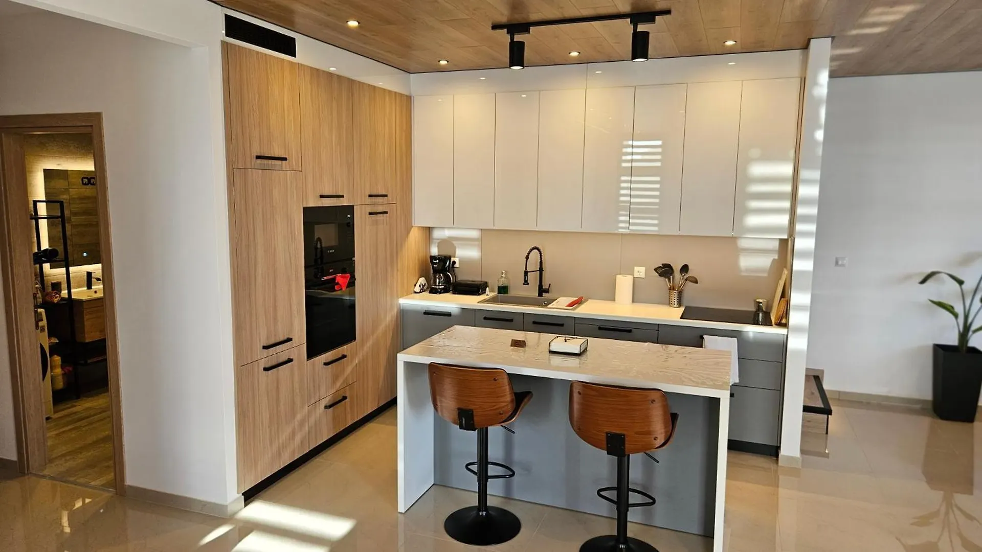Modern Steel & Glass Smart House With Home Cinema Nea Plagia