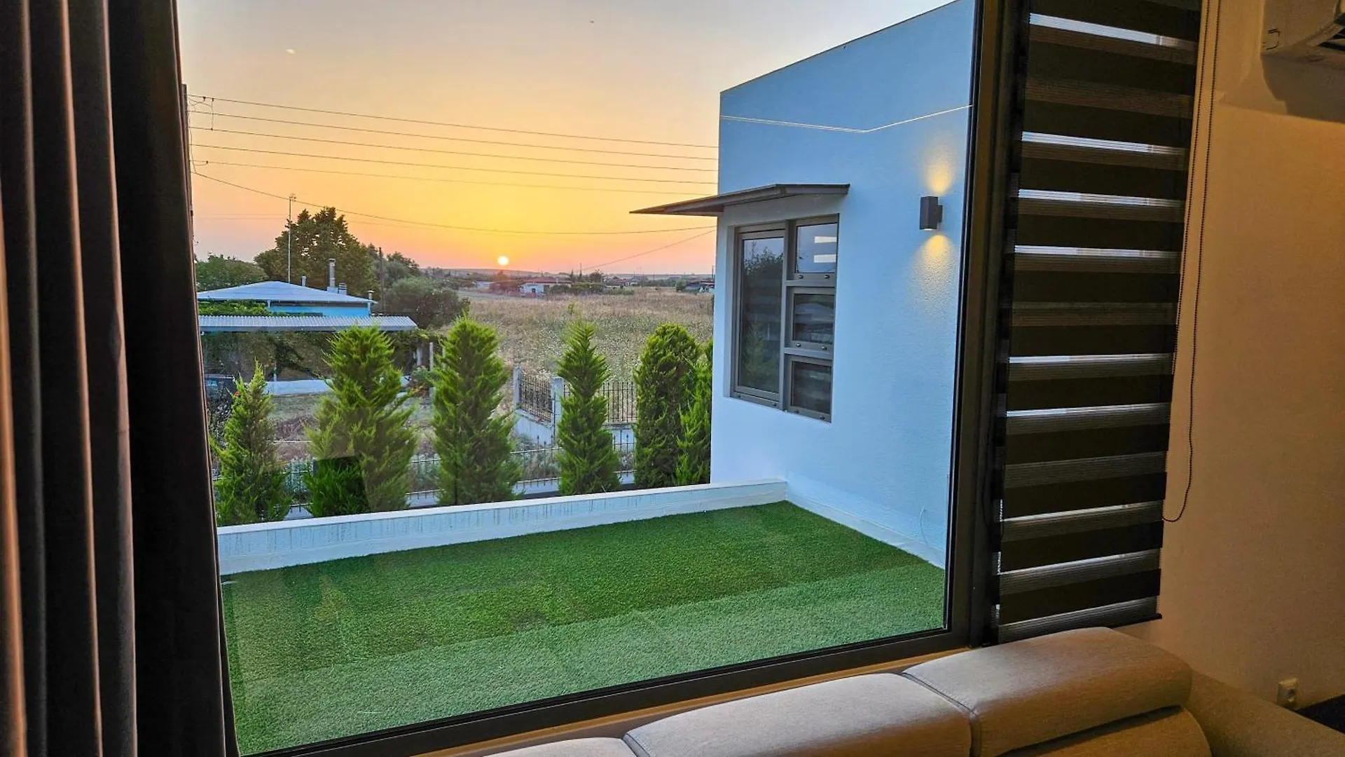 Villa Modern Steel & Glass Smart House With Home Cinema Nea Plagia