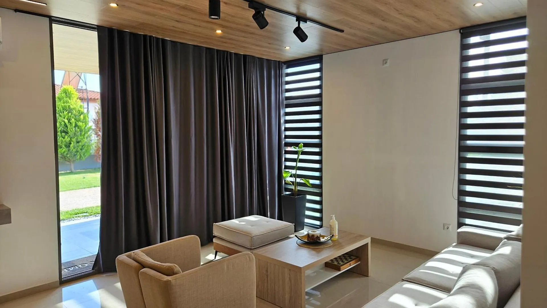 Modern Steel & Glass Smart House With Home Cinema Nea Plagia 0*,  Grekland