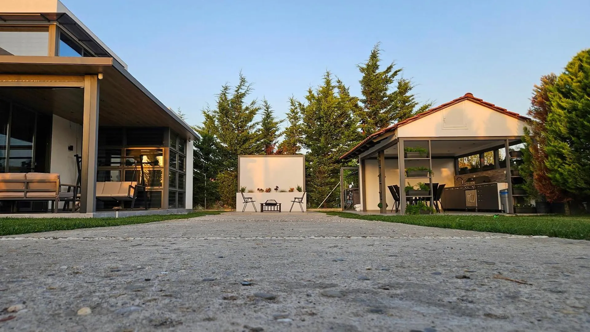 Modern Steel & Glass Smart House With Home Cinema Nea Plagia