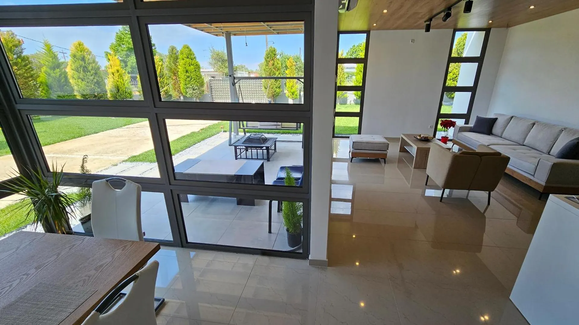 Villa Modern Steel & Glass Smart House With Home Cinema Nea Plagia