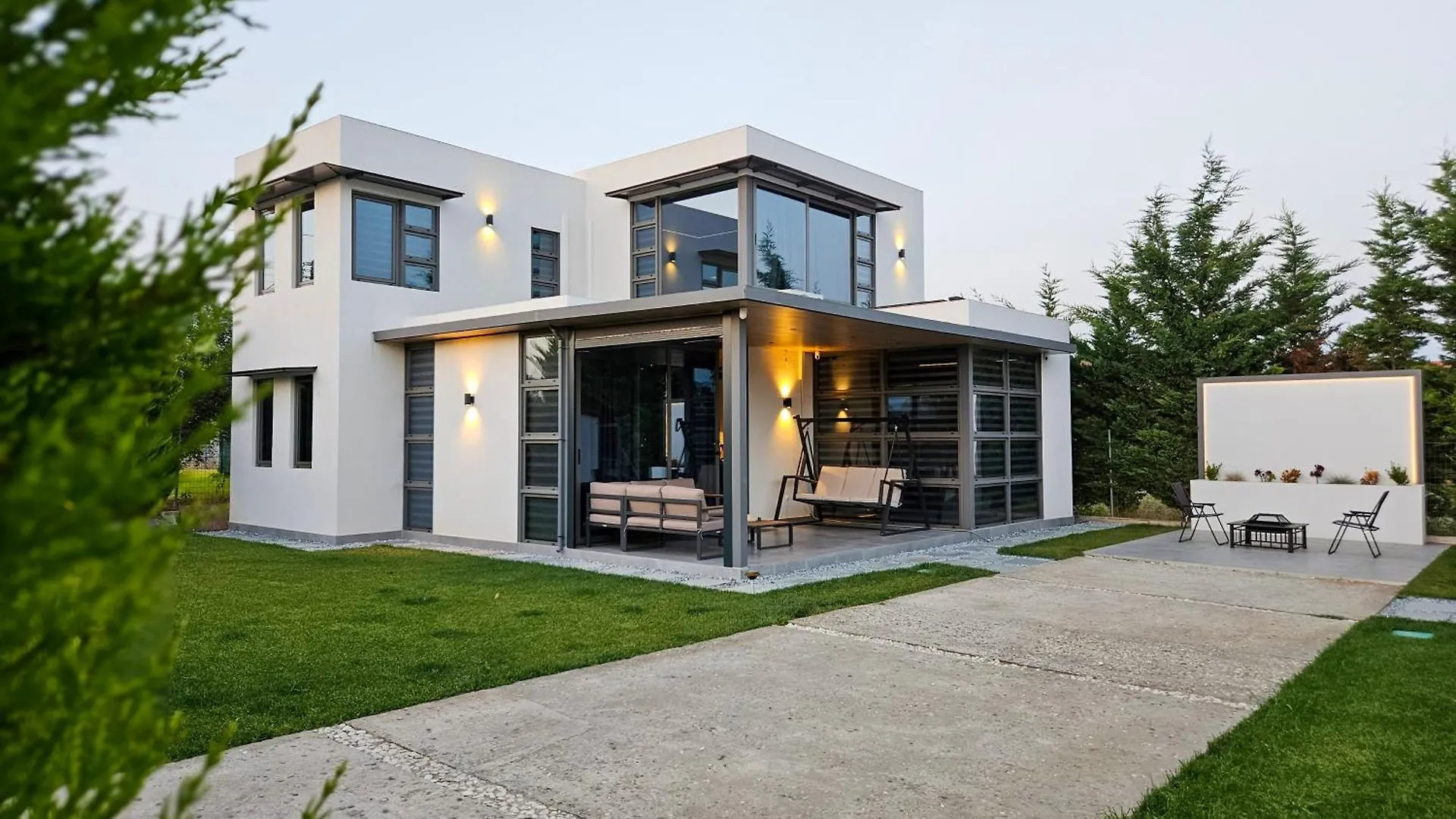 Modern Steel & Glass Smart House With Home Cinema Nea Plagia Grekland